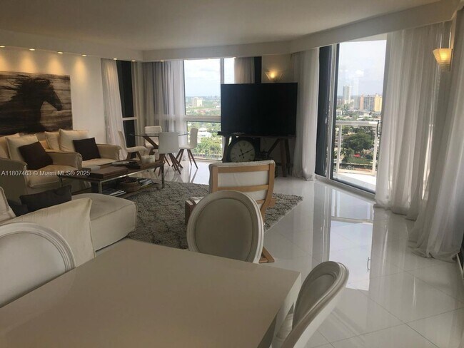 Foto del edificio - 3640 Yacht Club Dr