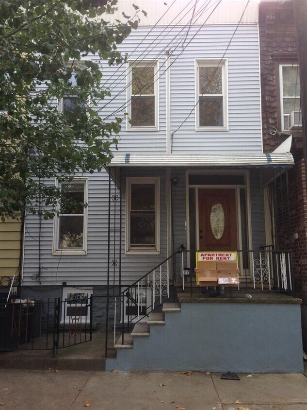Primary Photo - 27 Hopkins Ave