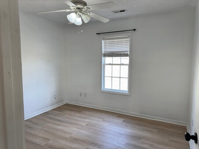 Foto del edificio - 7108 Thurgood Rd