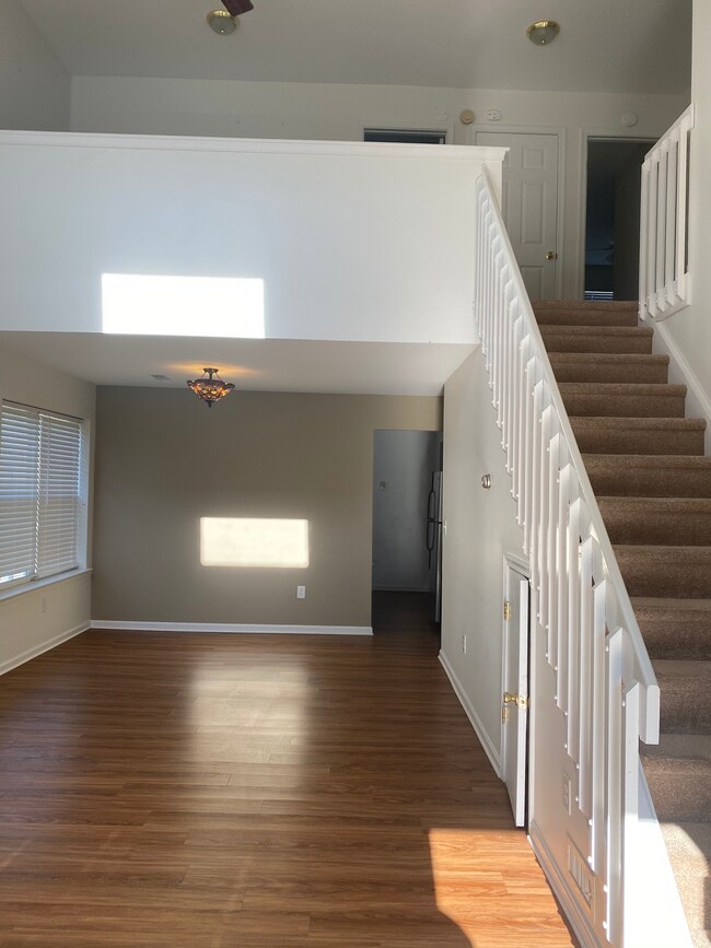 Building Photo - 653 Beechwood Ave