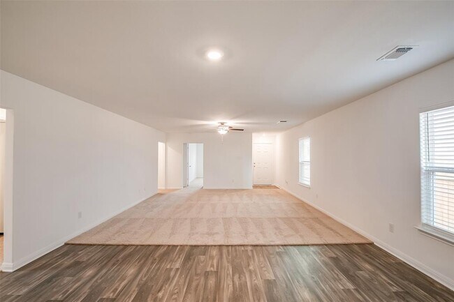 Foto del edificio - 609 Riverdale Dr