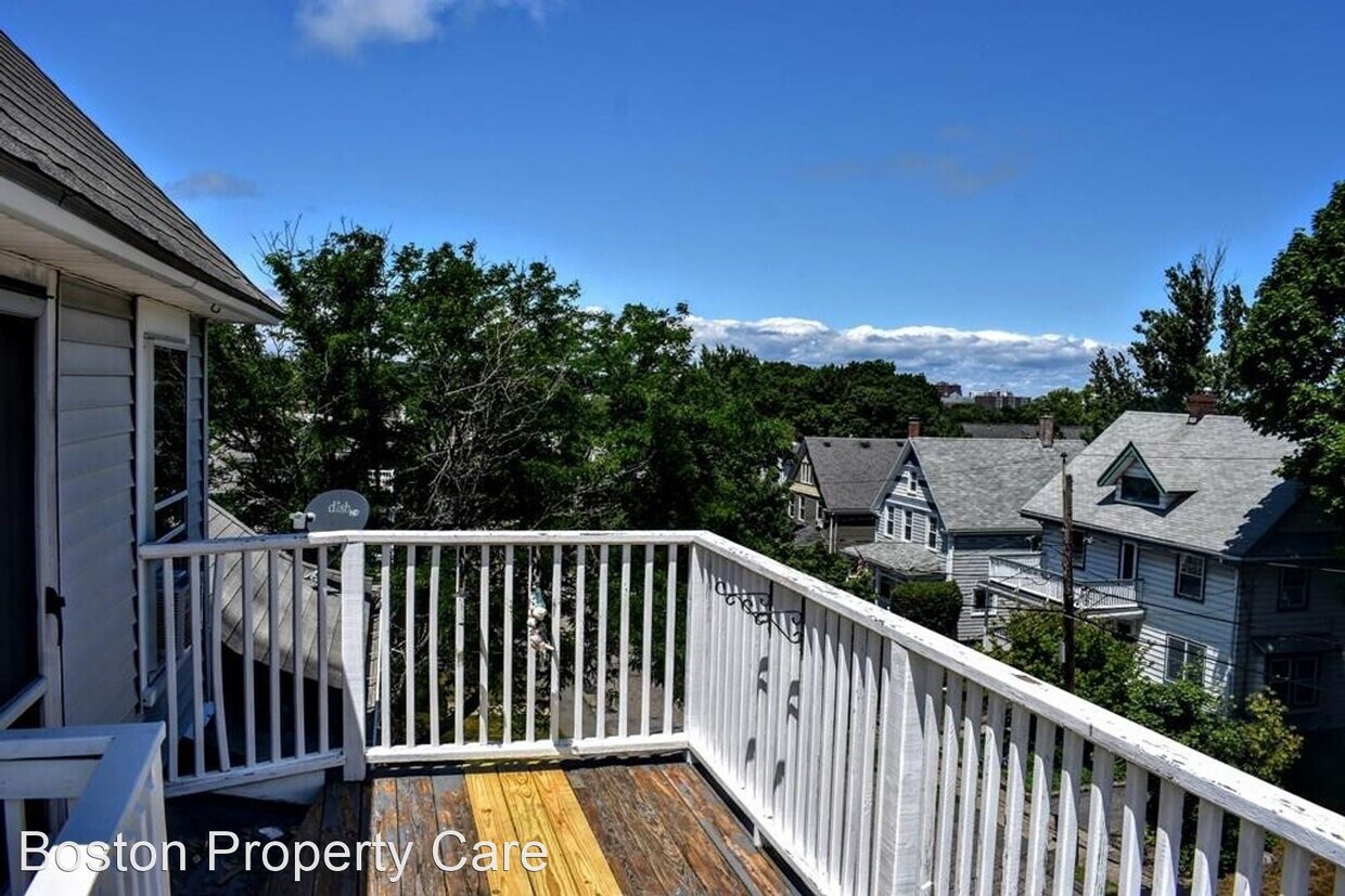 Primary Photo - 2 br, 1 bath House - 105 - 107 Goddard St #3