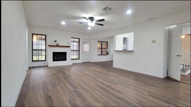 Building Photo - 15415 La Paloma Dr