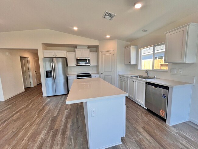 Foto del edificio - Brand New 3 Bedroom, 2 Bath Home with Sola...
