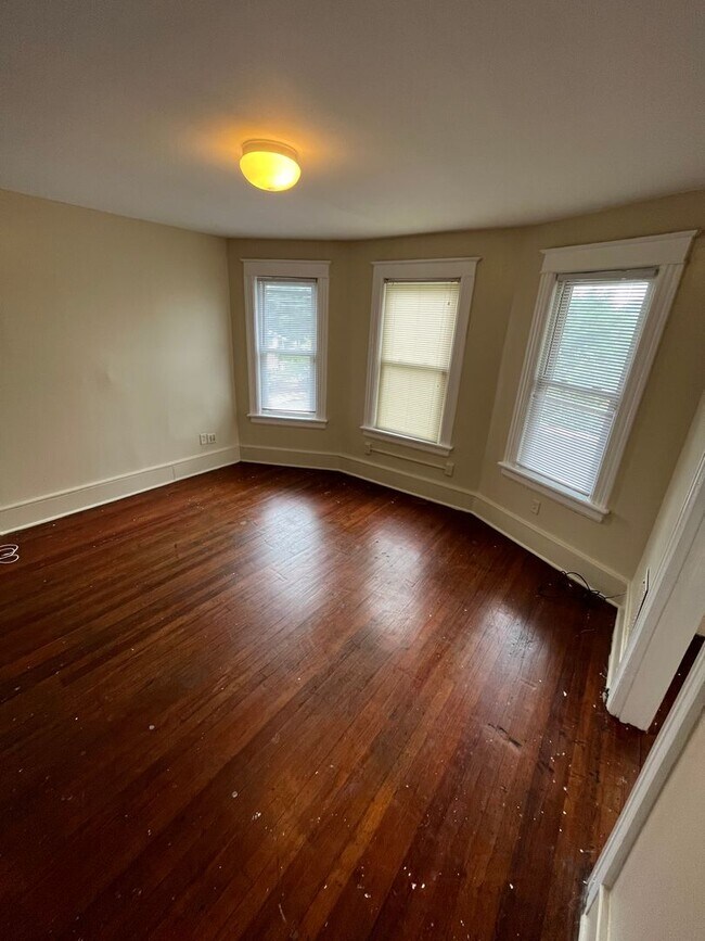 Building Photo - 137 Washington Street