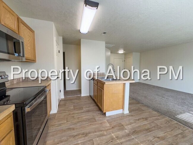 Foto del edificio - 1069 W Pine Ave