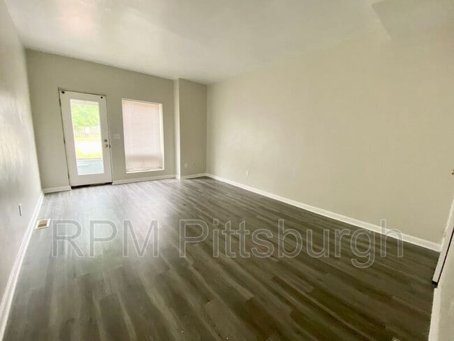 Building Photo - 753 Chautauqua Ct