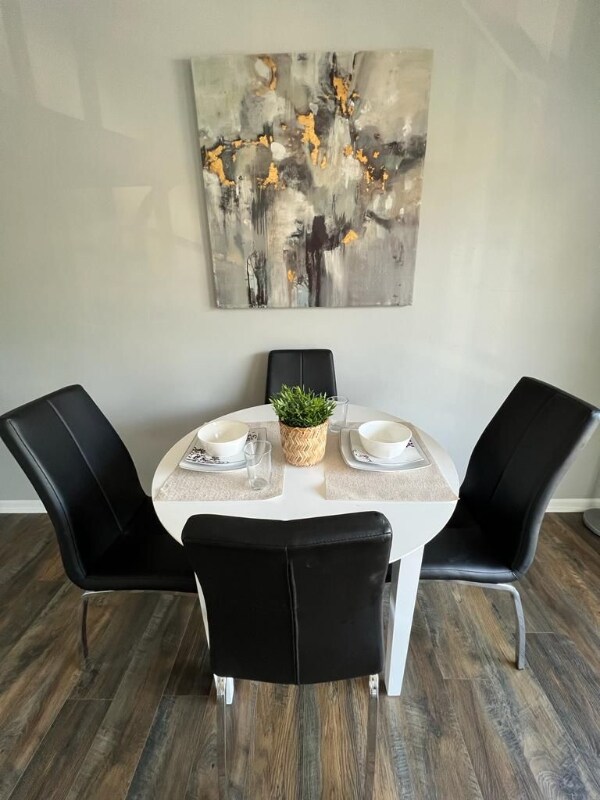 Foto del edificio - 8402 Muldoon Ct