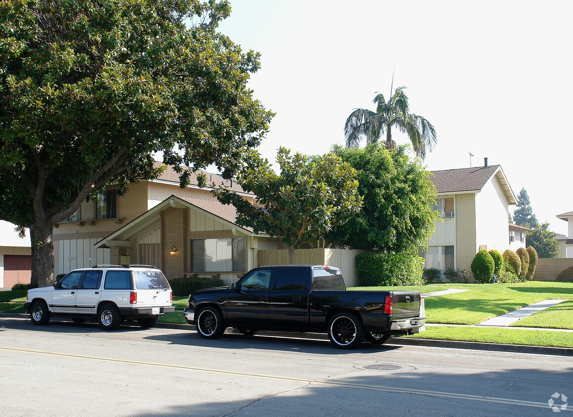 Building Photo - 1202 S Athena Way