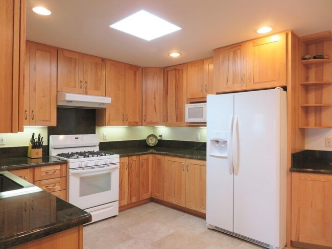 Building Photo - 3850 Madera Wy