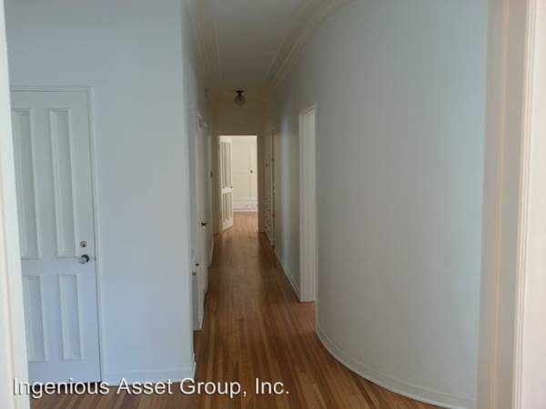 Foto del edificio - 844-846 S Plymouth Blvd