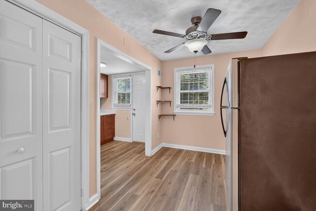 Building Photo - 2437 Iverson St