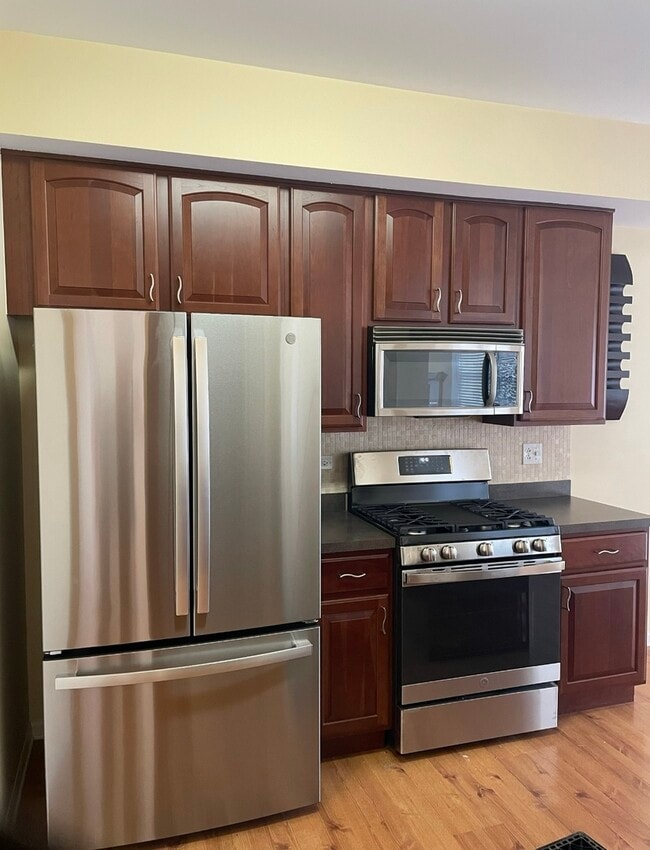 Building Photo - 24825 Gates Ct