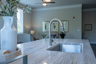 Building Photo - The Elle on Lockwood