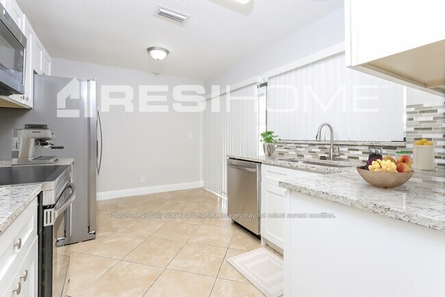 Foto del edificio - 9940 Spanish Isles Dr
