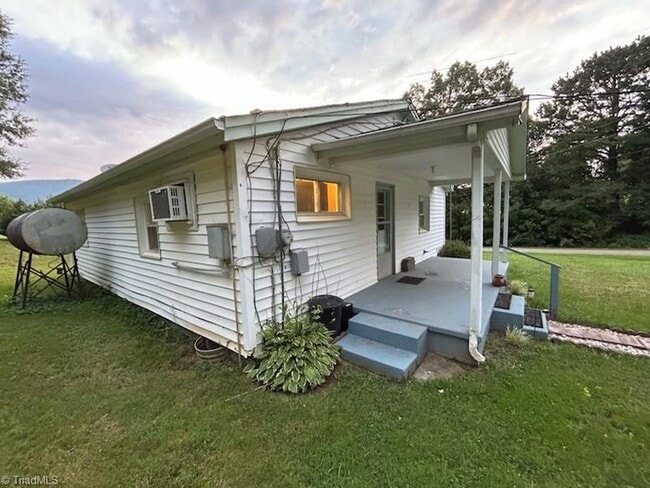 Building Photo - 172 Carson Creek Rd