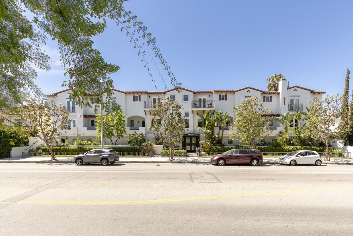 4541 Colfax Ave, Los Angeles, CA 91602 Townhome Rentals in Los