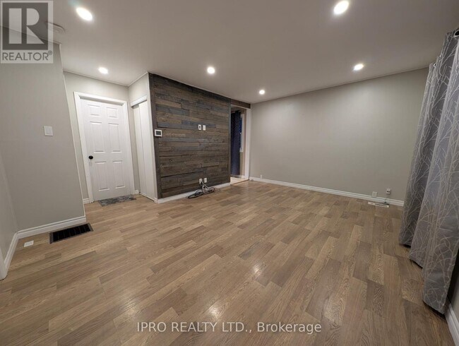 Building Photo - 145 Eby St