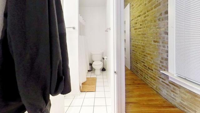 Foto del edificio - 2 bedroom in Chicago IL 60657
