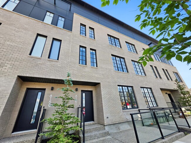 Photo du bâtiment - 8161-8168 8 Ave SW
