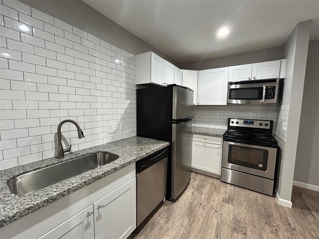 Building Photo - 2810 Beauchamp St