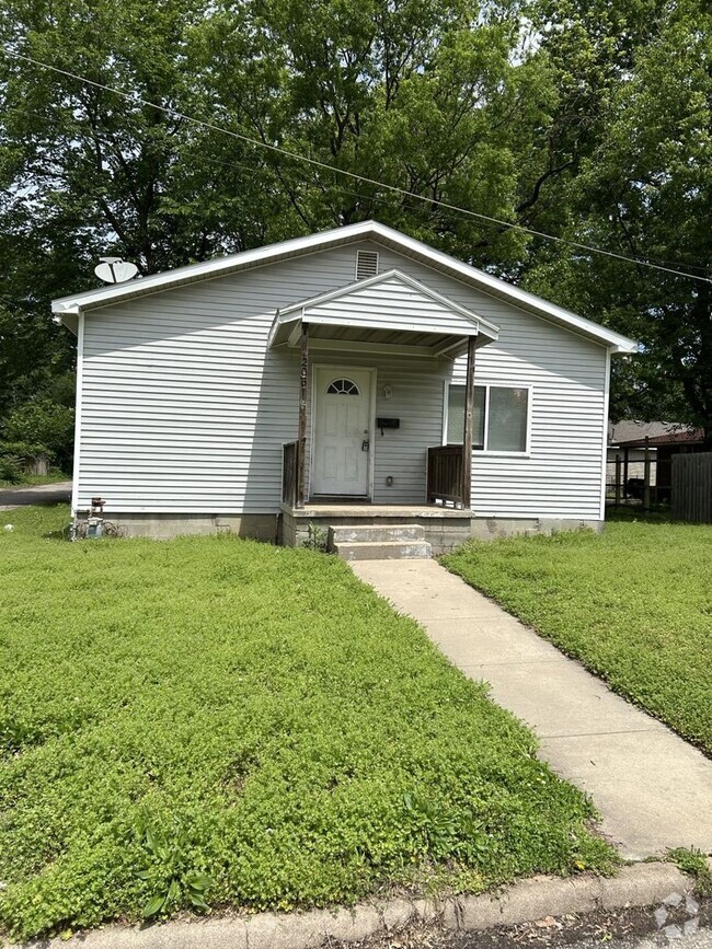 Building Photo - 205 E Kansas St