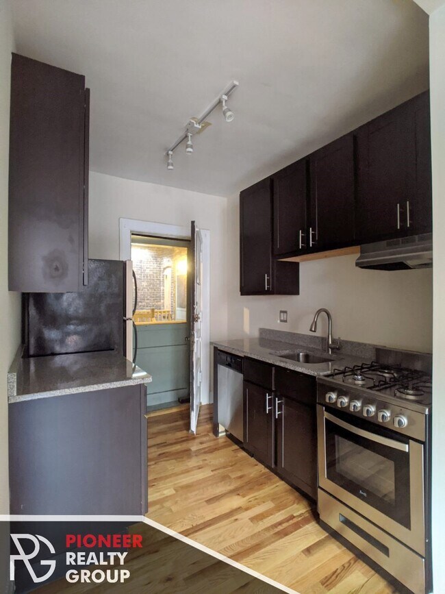 Building Photo - 4721 N Leavitt St
