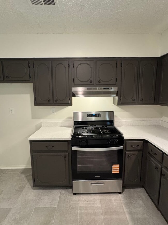 Building Photo - Renovated 2 Bedroom 1 Bath Home for Rent!