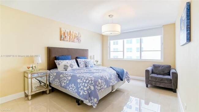 Foto del edificio - 2 br, 1 bath Condo - 5005 Collins Ave Apt 922