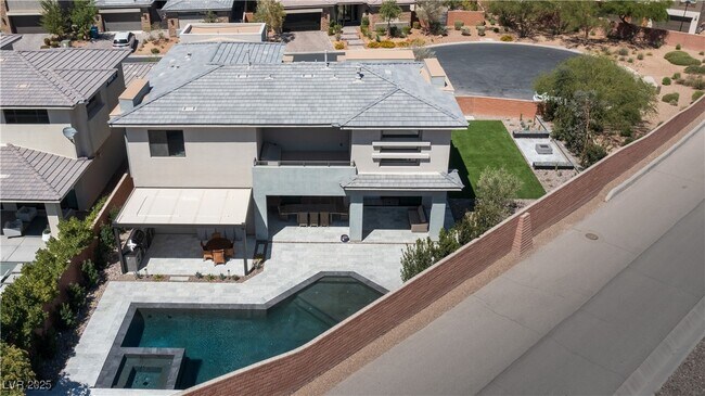 Foto del edificio - 1 Garden Shadow Ln