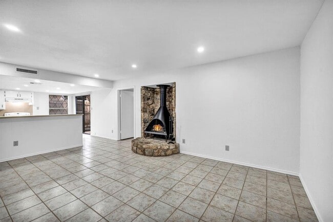 Building Photo - 4010 Cima Serena Dr