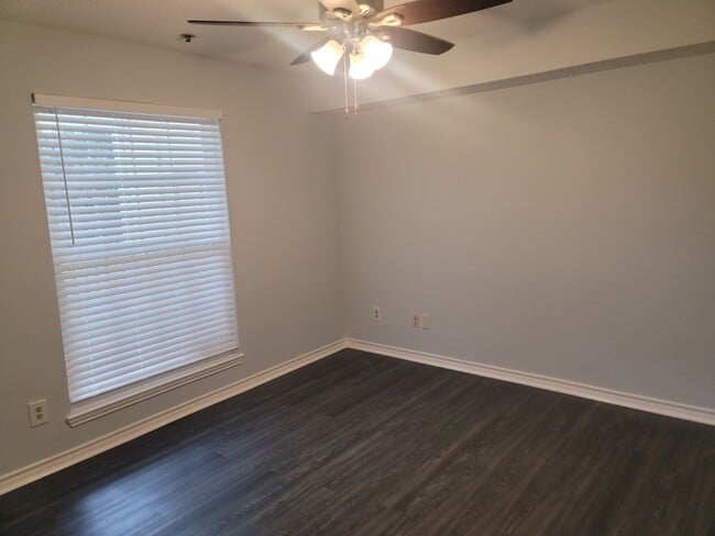 Building Photo - 1524 Lincoln Way