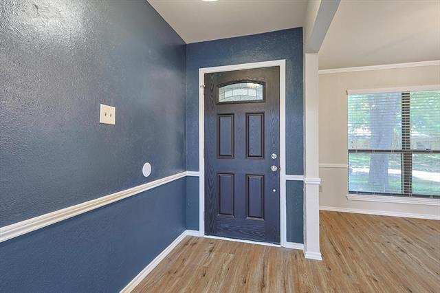 Building Photo - 653 Raven Ln