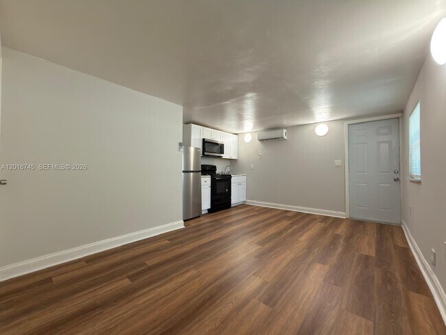 Foto del edificio - 10335 NW 2nd Ct