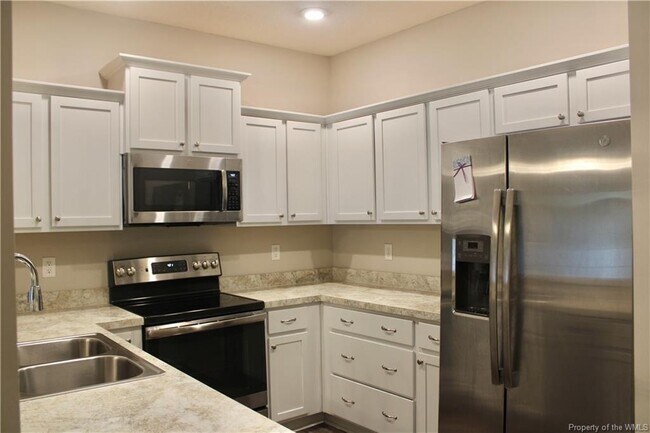 Building Photo - 709 Promenade Ln