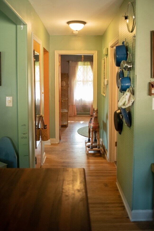 Foto del edificio - Furnished 4 Bedroom Medium Term Rental