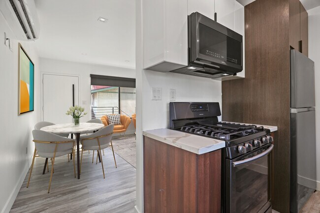 Foto del edificio - 2814 Sichel St.