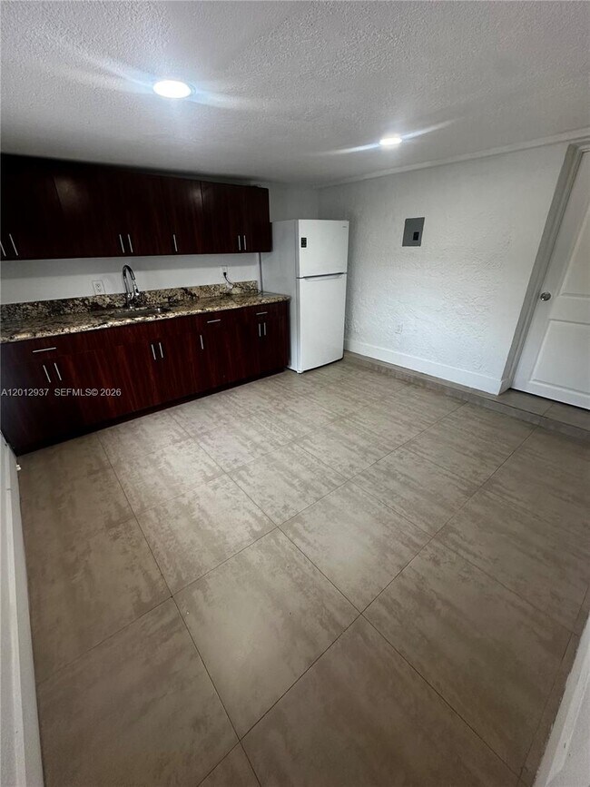 Foto del edificio - 18560 SW 128th Ave