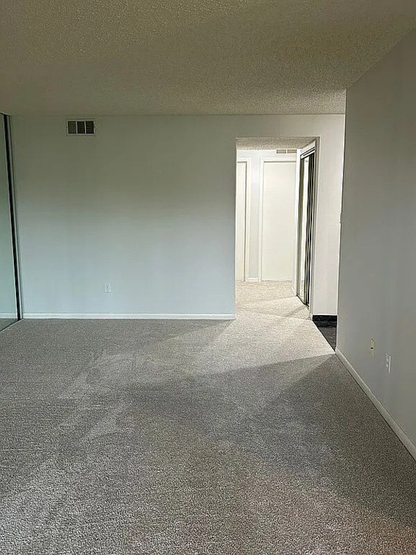Foto del edificio - 1 Southcreek Ct