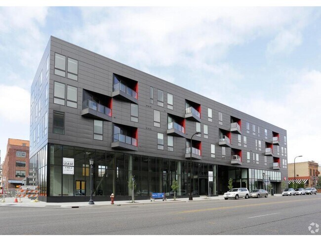 Building Photo - 915 N Washington Ave