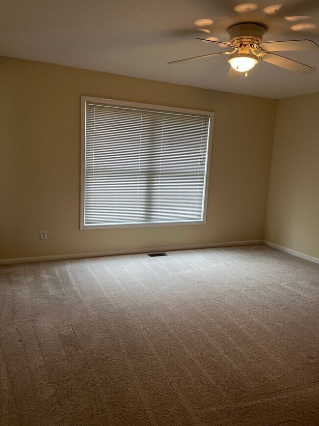 Foto del edificio - 492 Radcliff Dr