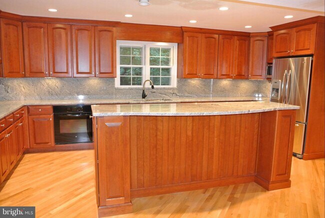 Building Photo - 6211 Sierra Ct