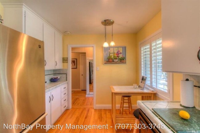 Building Photo - 2817 Claremont Dr