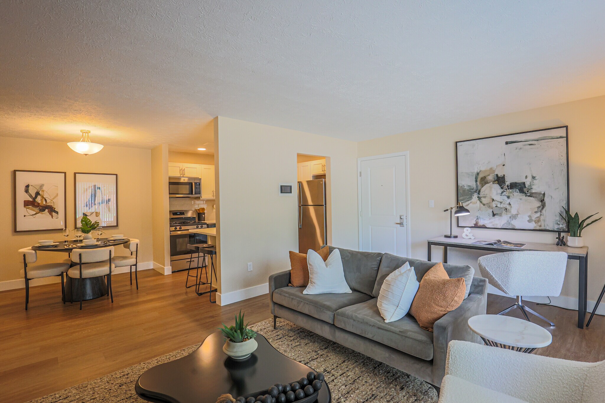 Jamestown Village Apartments – photo 4