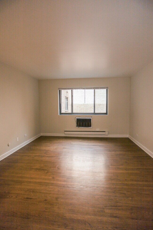 Foto del edificio - 5859 N Winthrop Ave