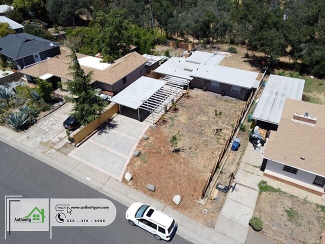 Building Photo - 3340 Sunset Dr