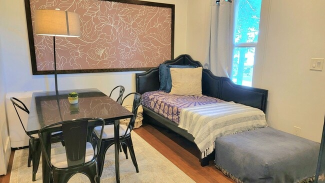 Foto del edificio - The Corbett Cottage, now available on mid ...