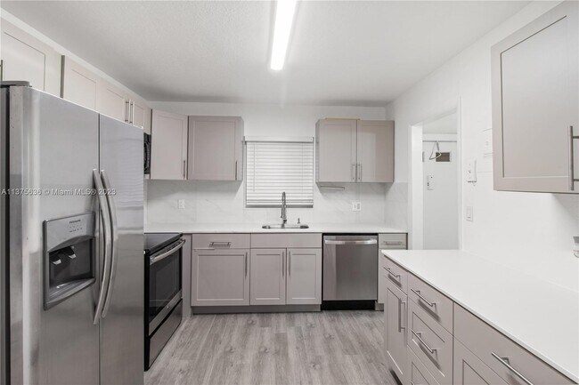 Building Photo - 5140 SW 40th Ave
