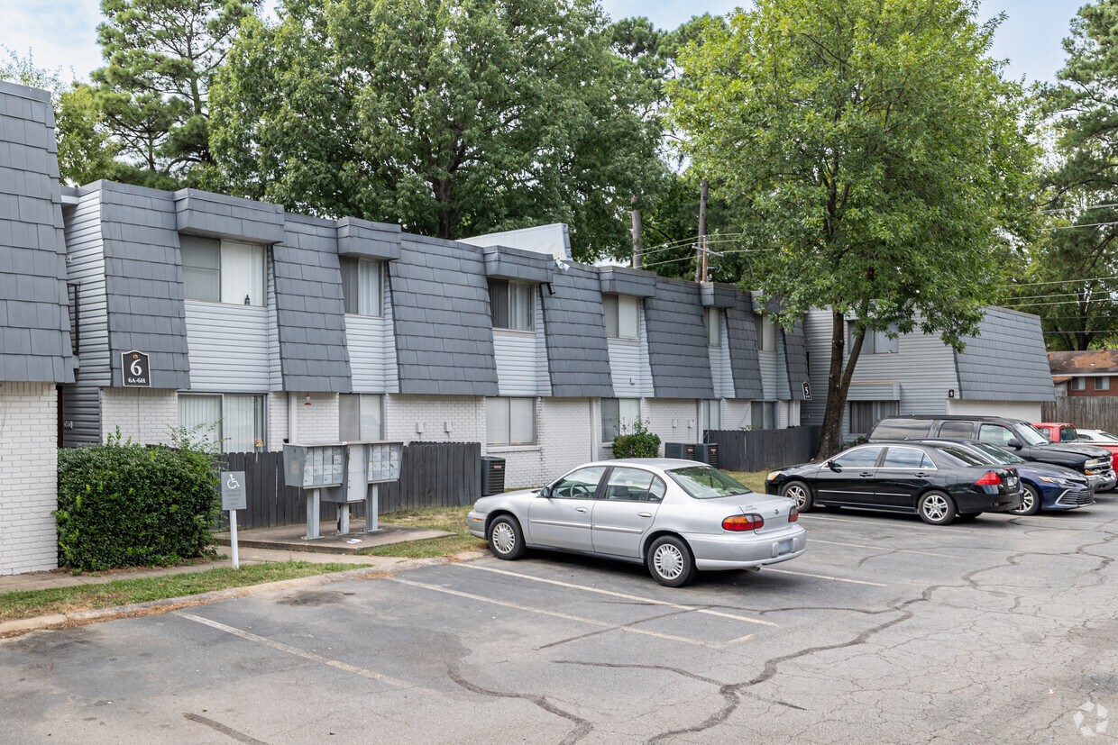 Primary Photo - De Soto Park Apartments