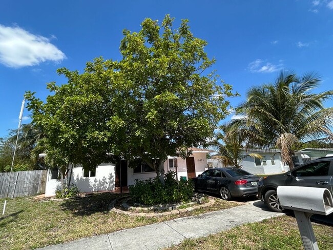 Building Photo - 2621 NE 9th Terrace